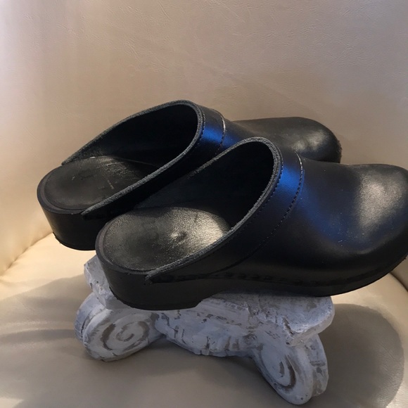 Sven Shoes - Sven black clogs